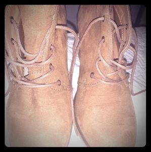 Wheat Wedge short cut boots